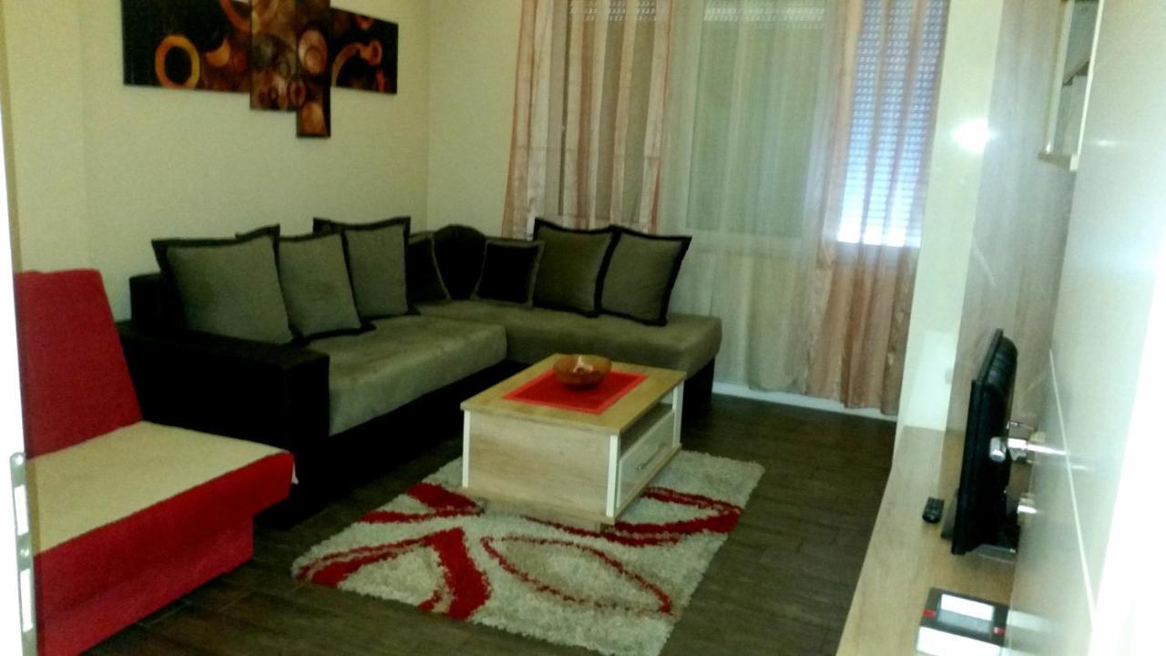 Ceca Apartman Nis Luaran gambar
