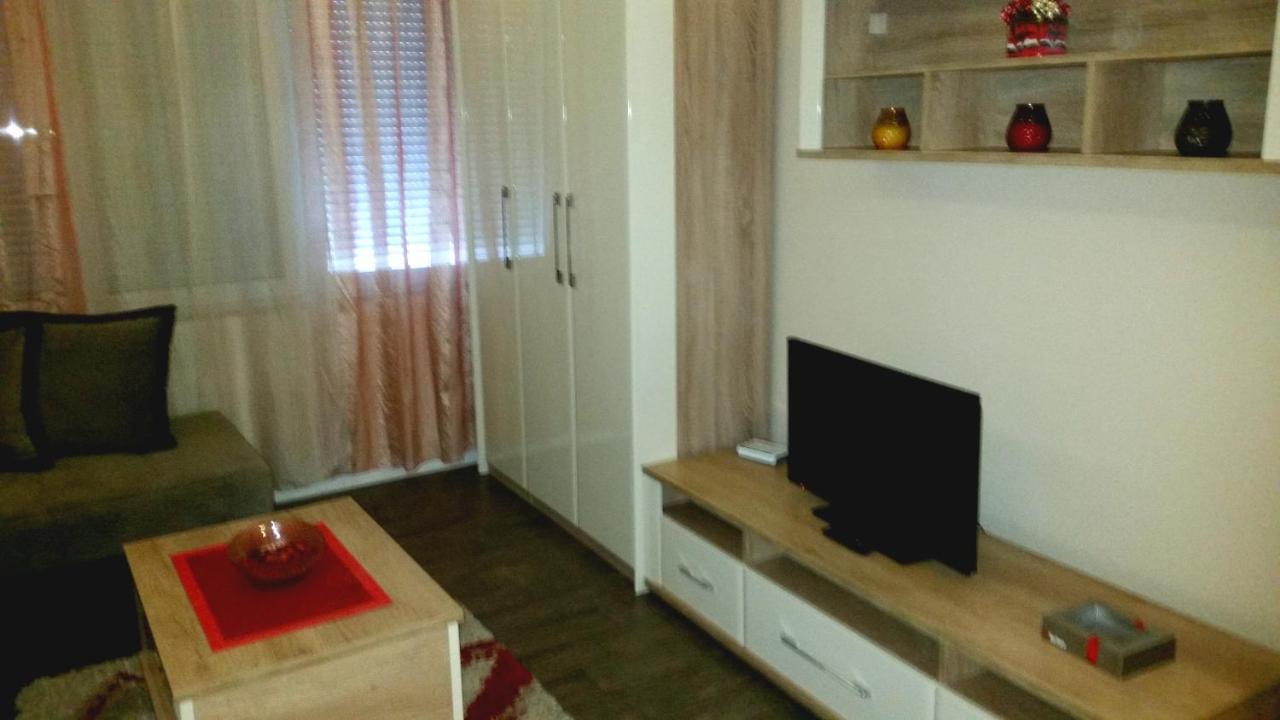 Ceca Apartman Nis Luaran gambar